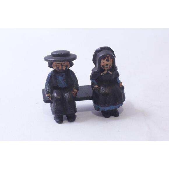 Amish Couple sitting on the Bench, Cast Iron, Figurines, Movable, Family, - Picture 1 of 3